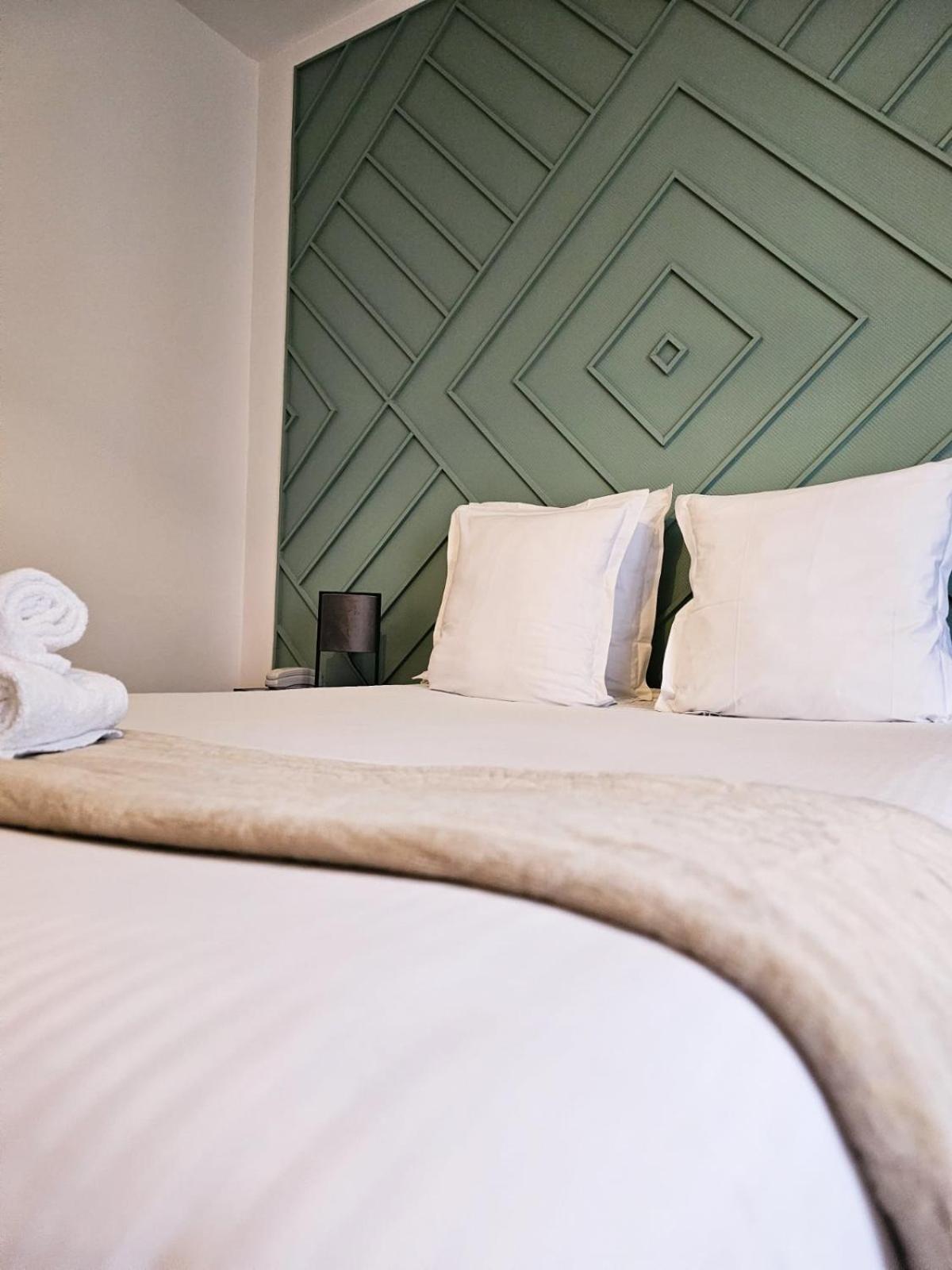 Hotel Le Lion D'Or Bernay  Buitenkant foto