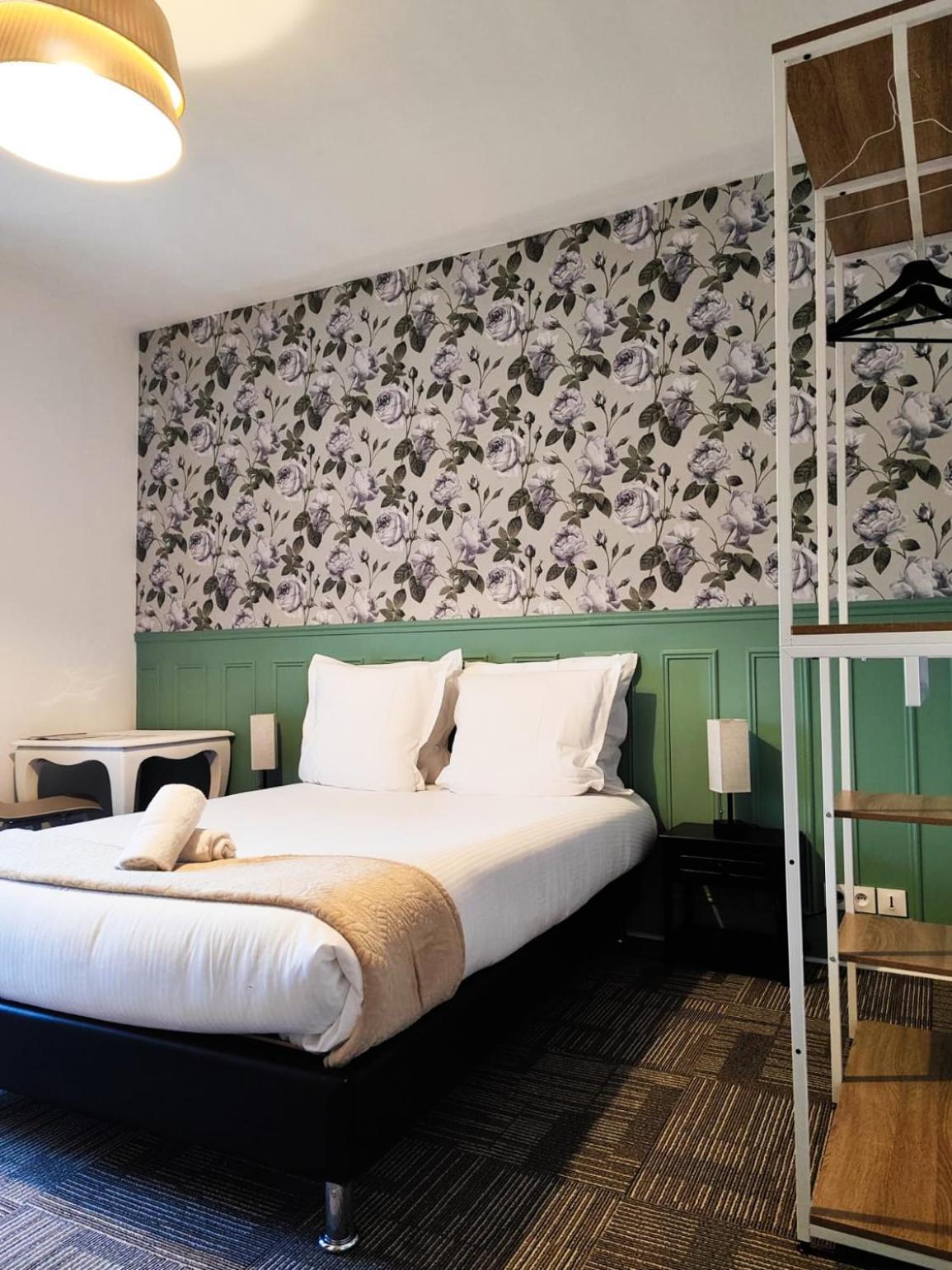 Hotel Le Lion D'Or Bernay  Buitenkant foto