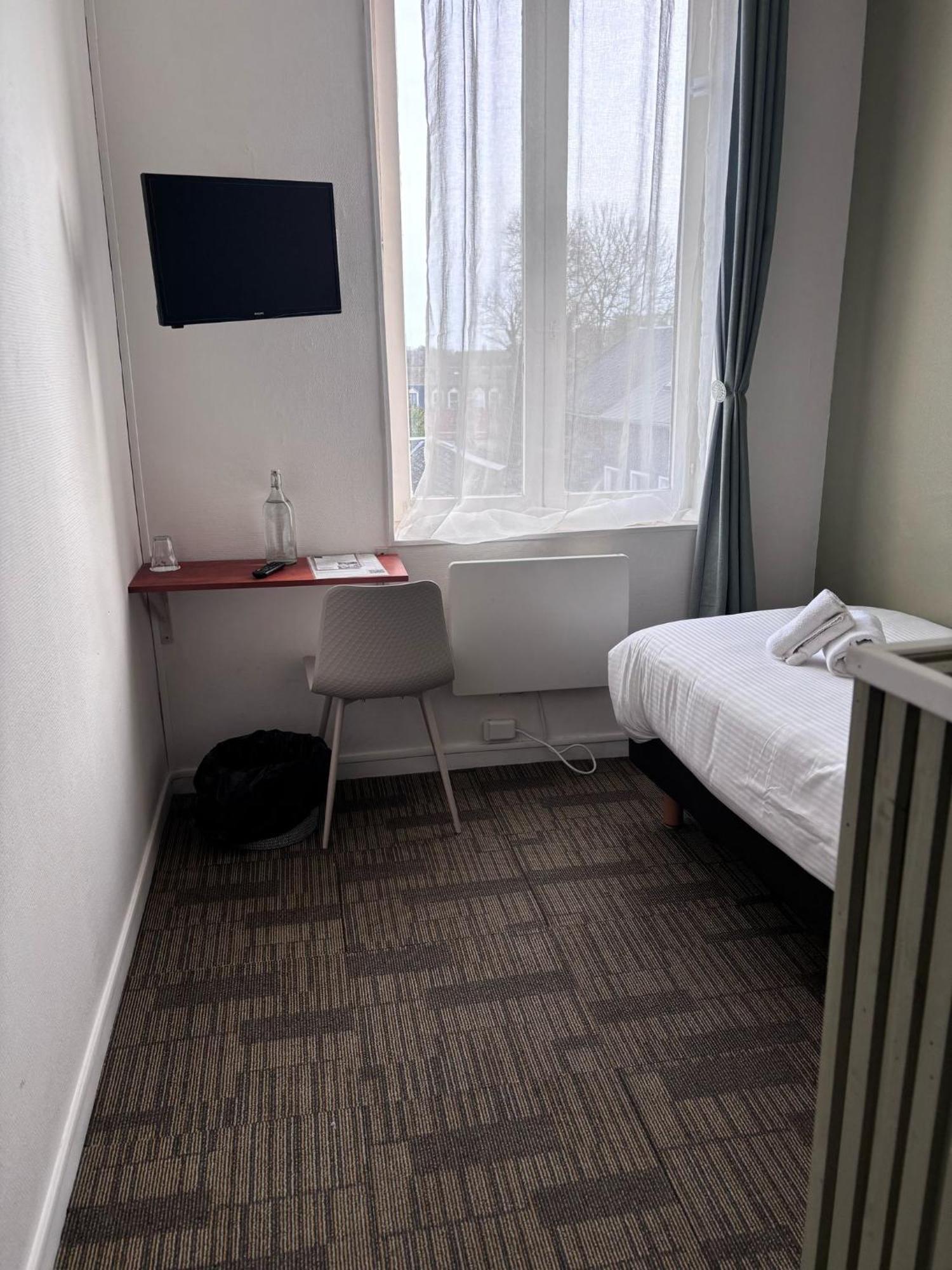 Hotel Le Lion D'Or Bernay  Buitenkant foto