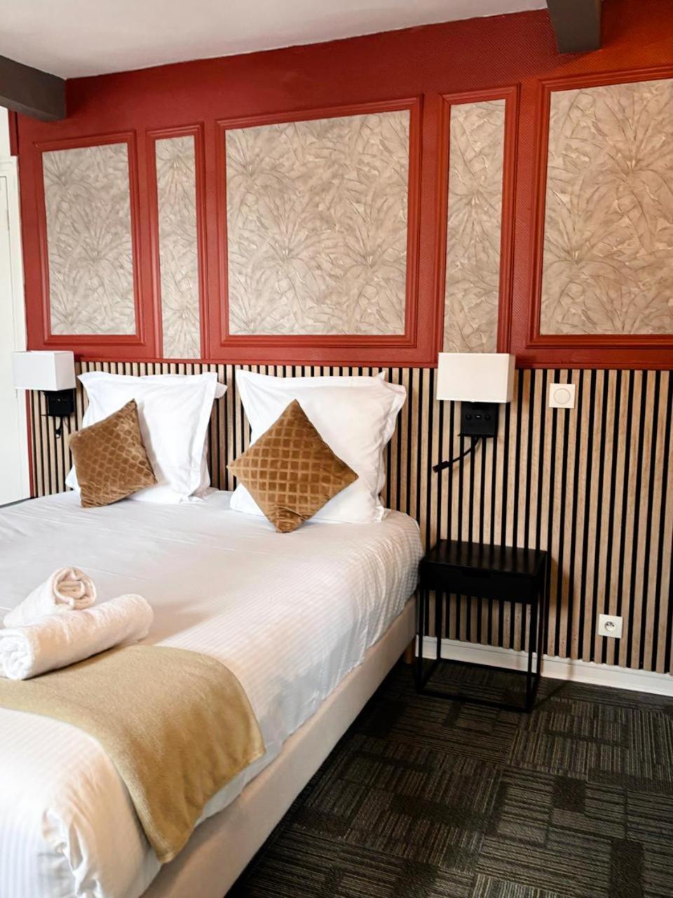 Hotel Le Lion D'Or Bernay  Buitenkant foto